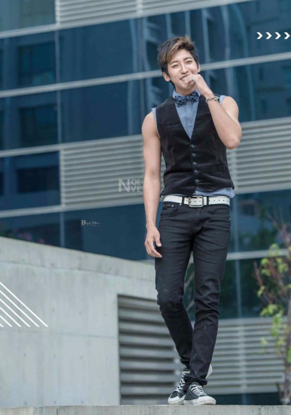 Whoseman-4-明星教練男丁格爾-芬達-全裸非全見寫真書